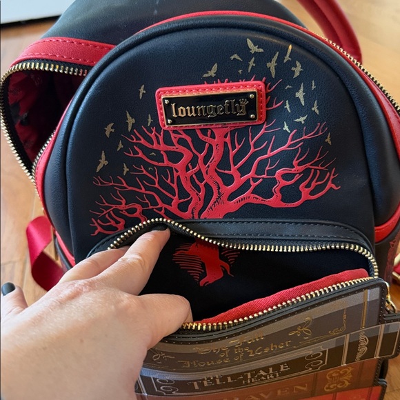 Loungefly Edgar Allan Poe bag - Picture 6 of 7